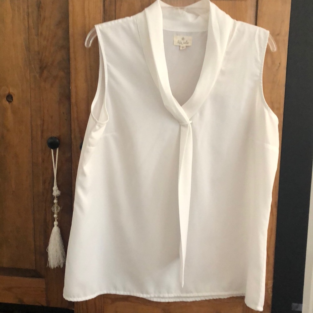 White sleeveless blouse